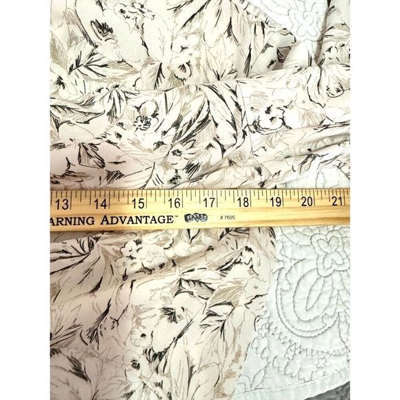 ASTR the Label Cropped Long Sleeve Cream Floral Blouse w/ Bow EUC XS - Picture 7 of 9